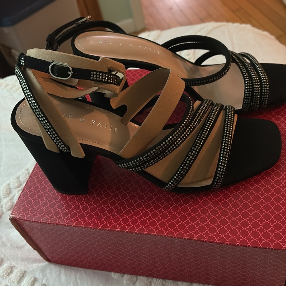 Kelly and Katie Cadene Heels  -nwt